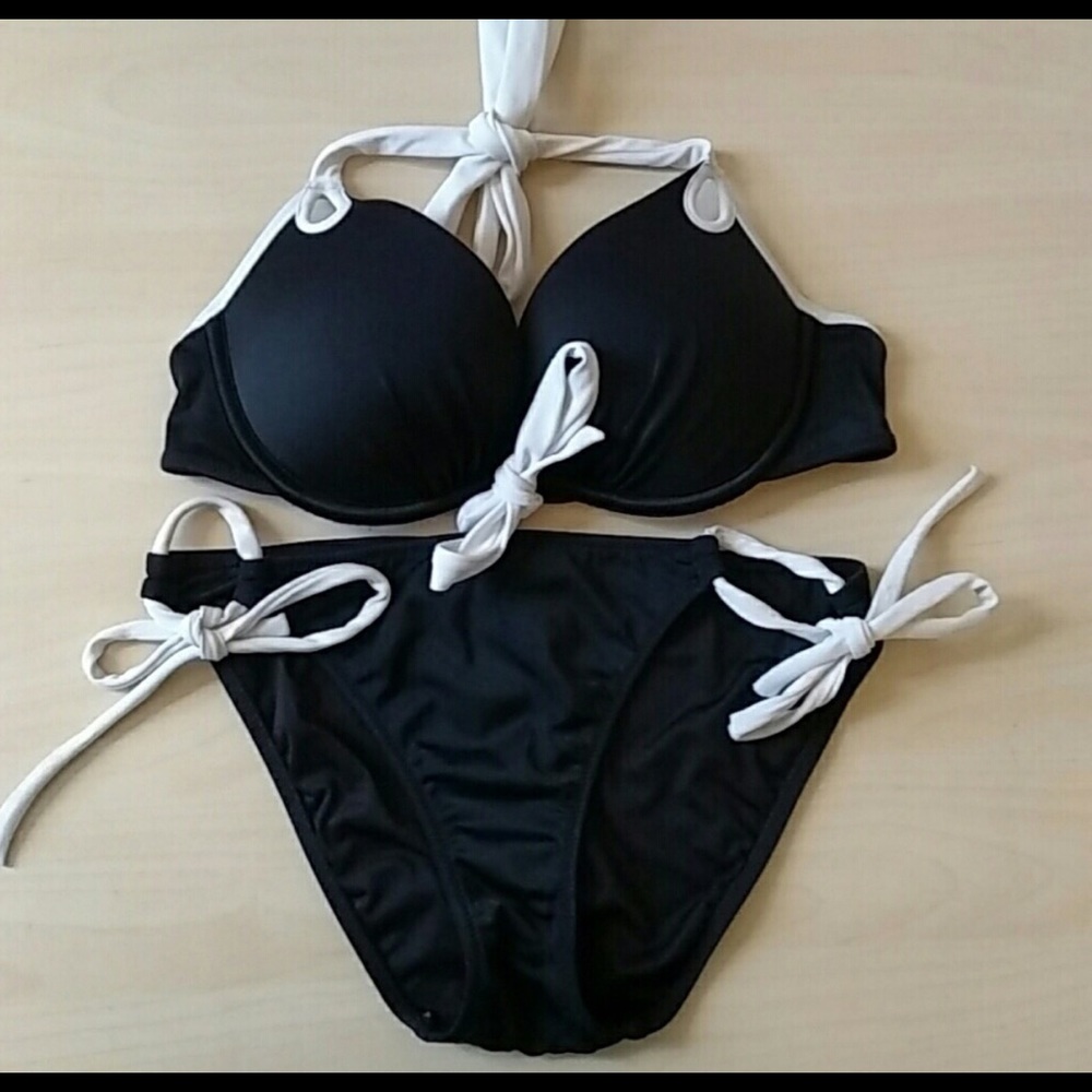 Victoria’s Secret bombshell bikini.